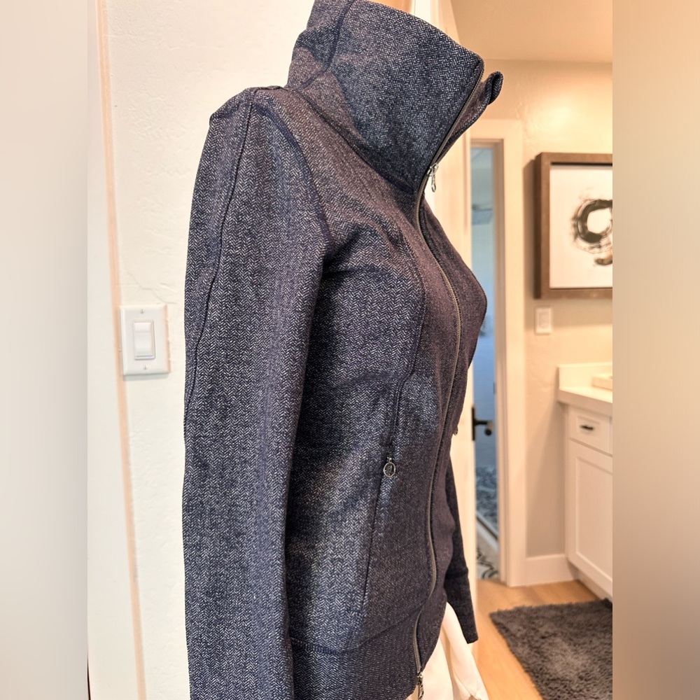 Lulu lemon jacket size small